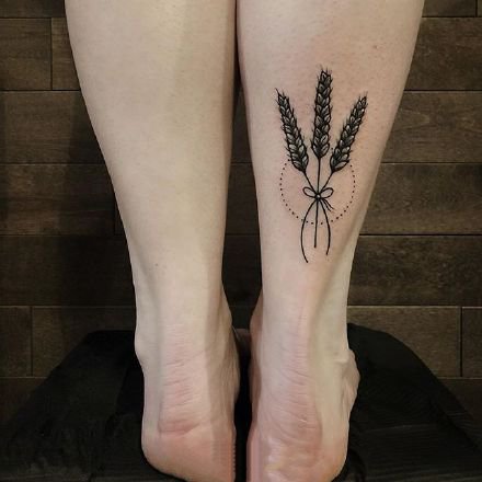 漂亮的小腿后部小清新纹身图案作品