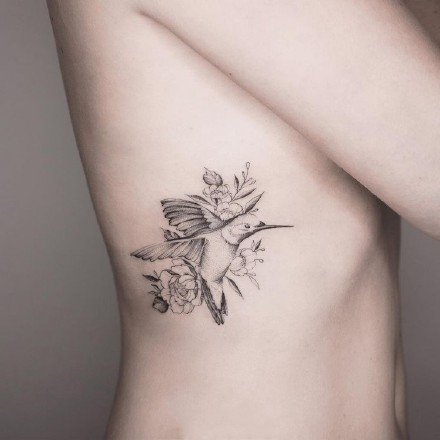 一组蜂鸟主题的纹身图案作品