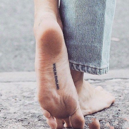 脚背脚底的一组创意脚部纹身欣赏