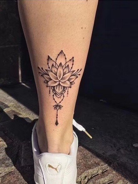 莲花主题的创意线条设计纹身图