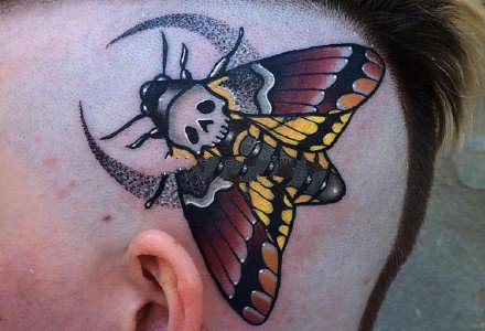 一组school风格的飞蛾纹身图案