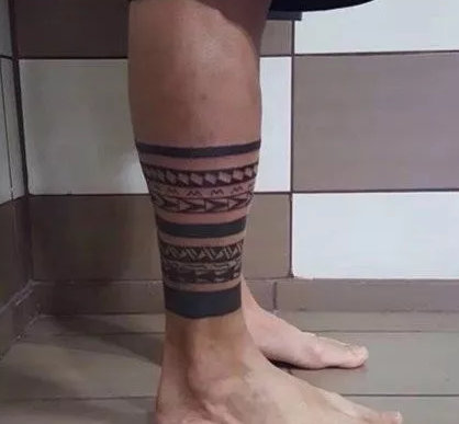 8张黑色的图腾臂环和腿环纹身图案