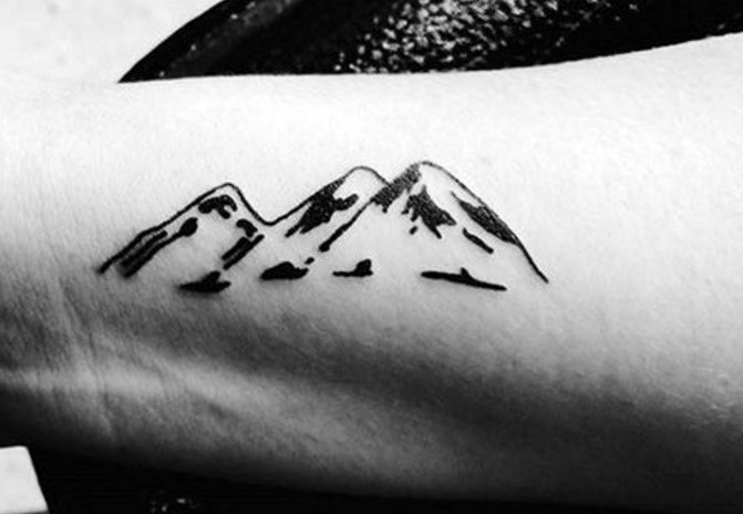 纹身黑色   简单而又极具创意的小山峰纹身图案