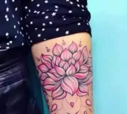 超漂亮的9张莲花纹身图片作品
