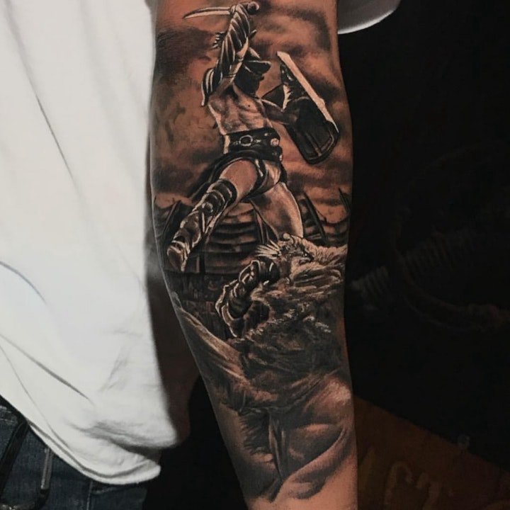 铁血战士纹身  身姿英勇而又潇洒的铁血战士纹身图案