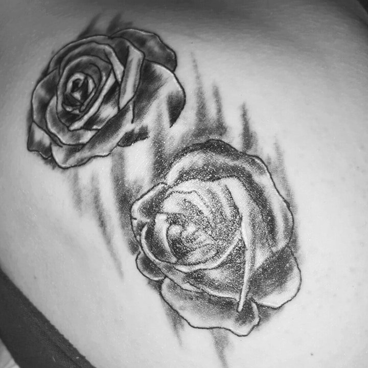 玫瑰图案纹身  娇艳而又美丽的玫瑰纹身图案