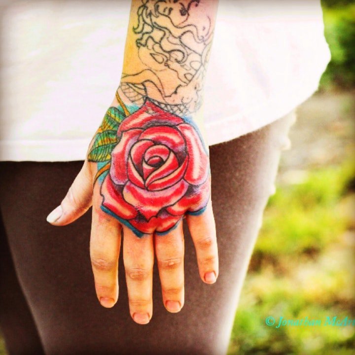 玫瑰花纹身图案 女生身体各部位植物玫瑰花的纹身图案