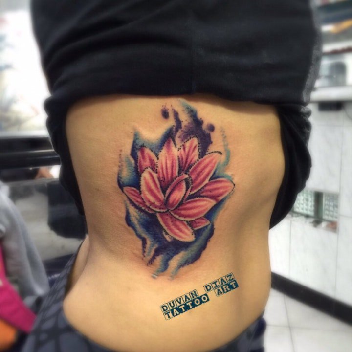 花朵纹身图案 女生身体各处小清新的花朵纹身图案