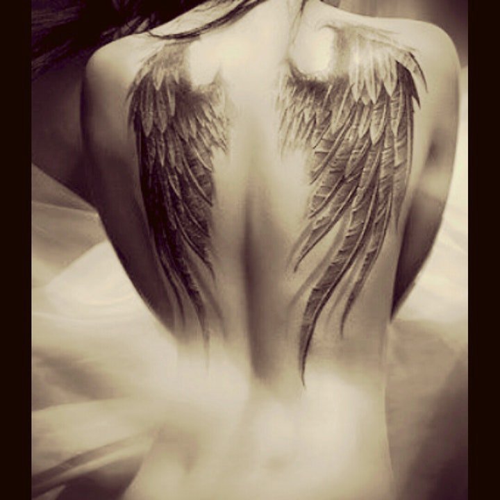 纹身翅膀图案 10张各种风格的羽毛翅膀纹身图案