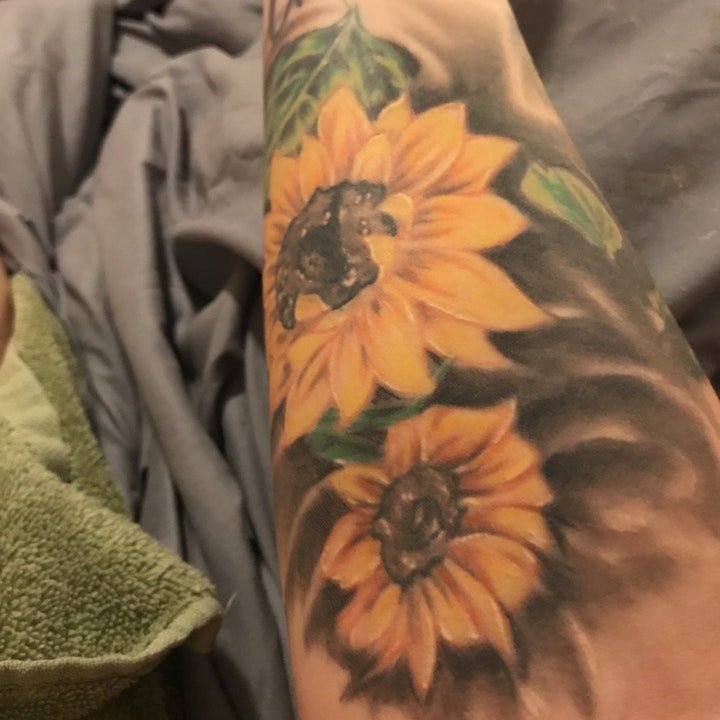 向日葵纹身图案 8款彩绘纹身植物的向日葵纹身图案