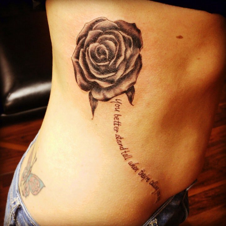 黑玫瑰纹身图案 多款女性纹身十分唯美的黑玫瑰纹身图案