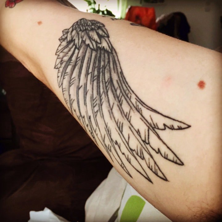 纹身翅膀图案 10张各种风格的羽毛翅膀纹身图案