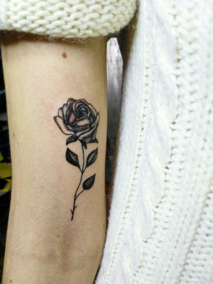黑玫瑰纹身图案 多款女性纹身十分唯美的黑玫瑰纹身图案