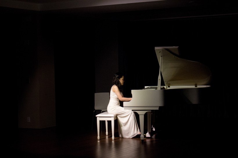 弹钢琴的人图片(13张)