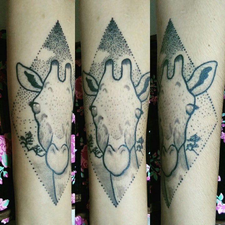 长颈鹿纹身图案 多款不同形态的长颈鹿纹身图案
