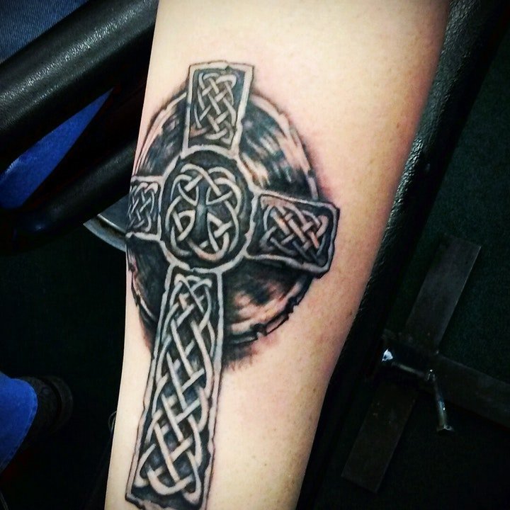 十字架纹身图案 黑灰色调不同风格的十字架纹身图案