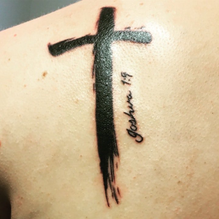 十字架纹身图案 黑灰色调不同风格的十字架纹身图案