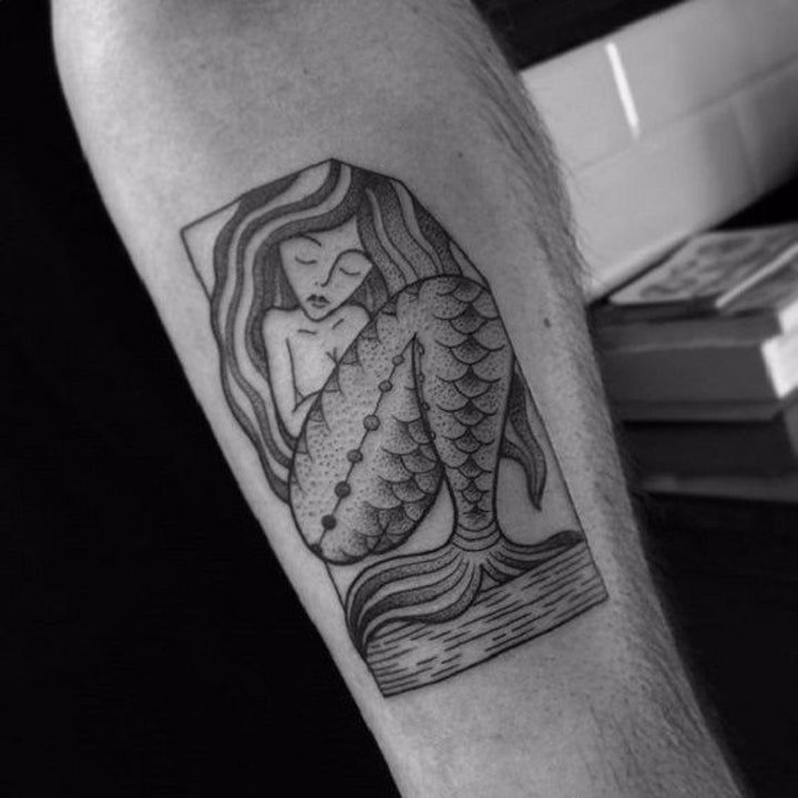 纹身美人鱼    9张美丽善良的美人鱼主题纹身图案