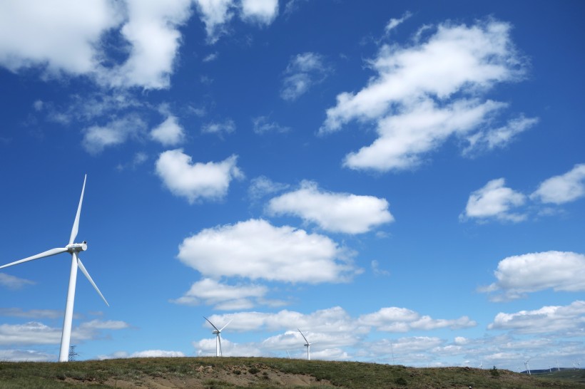 原野上高大的风车图片(11张)