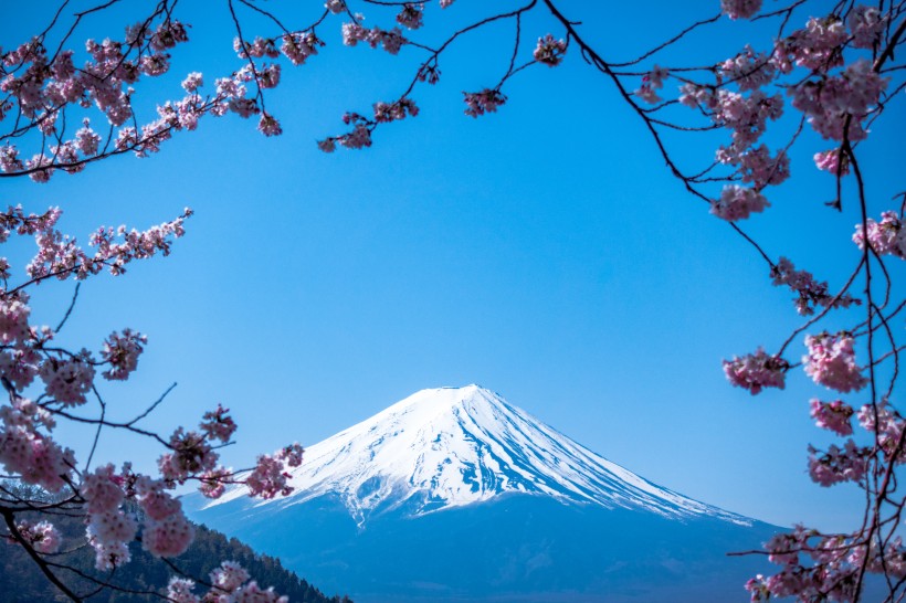 有积雪的富士山图片(12张)