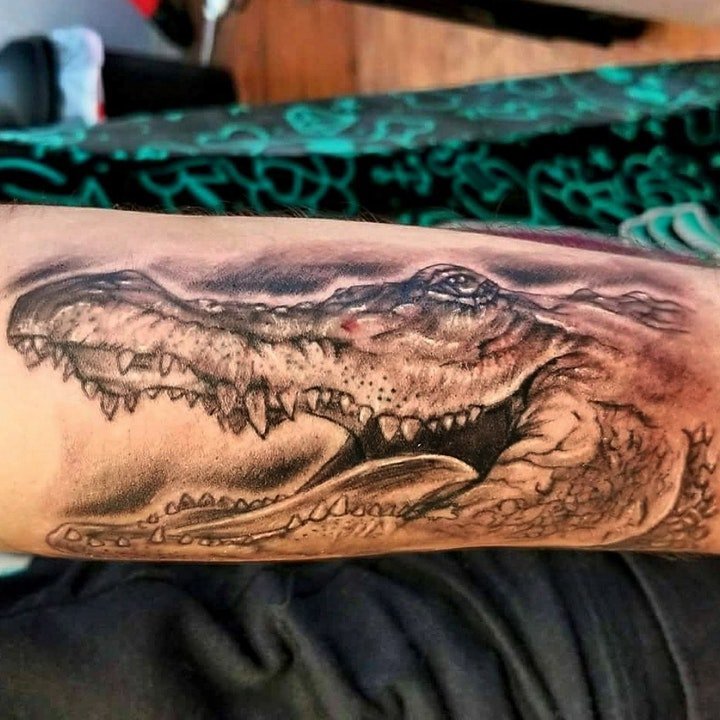 鳄鱼纹身图案  9张凶猛残忍的鳄鱼纹身图案