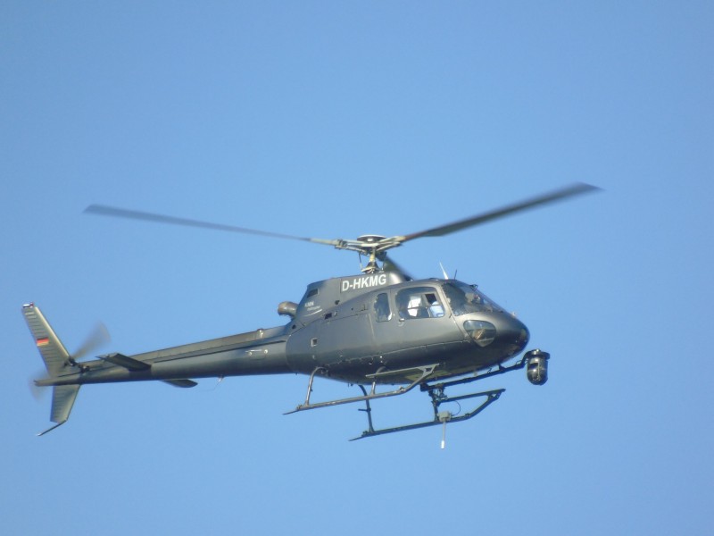 空中飞行的直升机图片(13张)
