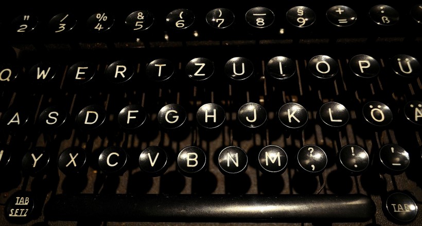 老式打字机高清图片(13张)