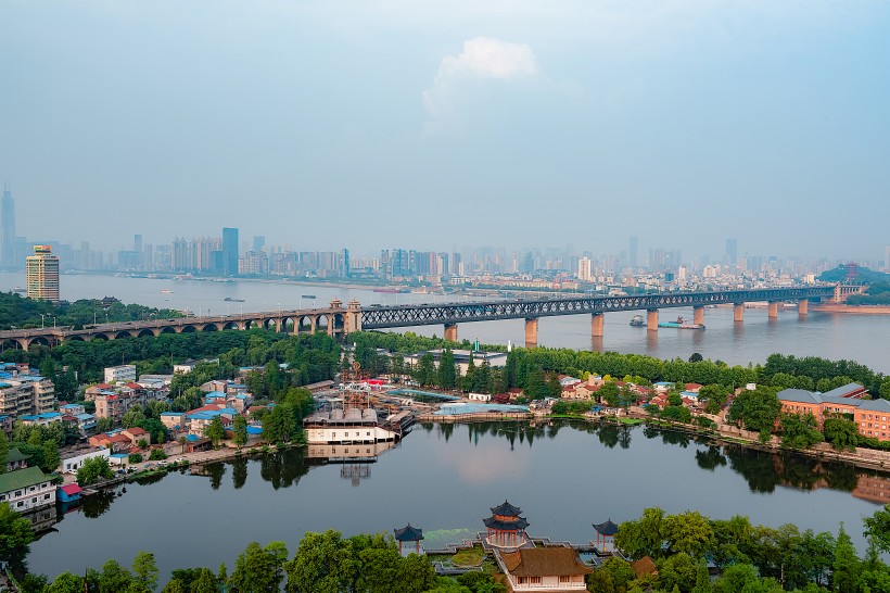 湖北武汉城市建筑风景图片(9张)