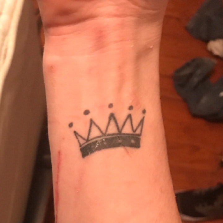 皇冠纹身图案 10款黑灰色调的尊贵小皇冠纹身图案