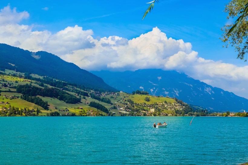 瑞士龙疆湖自然风景图片(8张)