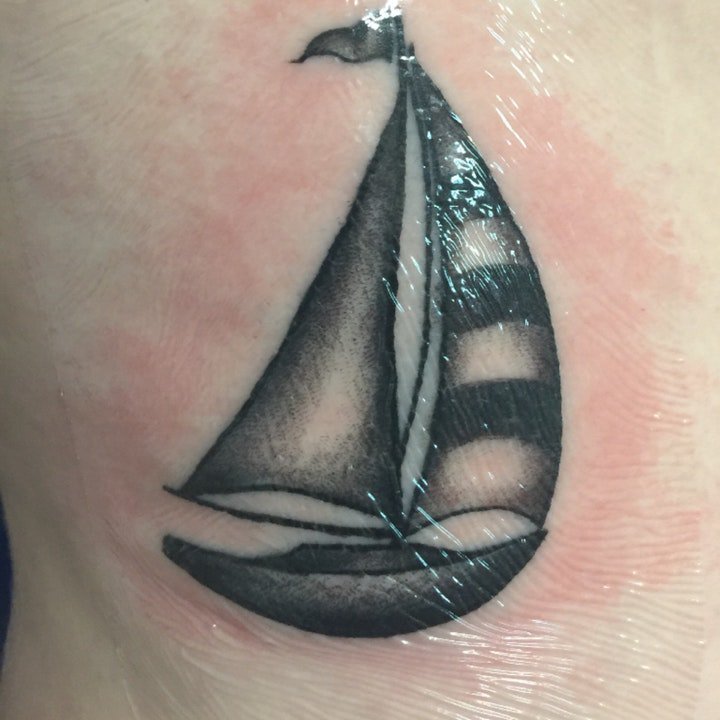 纹身小帆船   9张随风远洋的帆船纹身图案