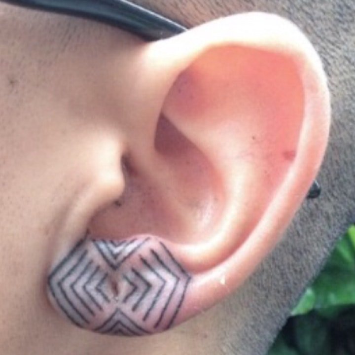 纹身耳朵小图 技巧性十足的迷你9张耳朵纹身图案