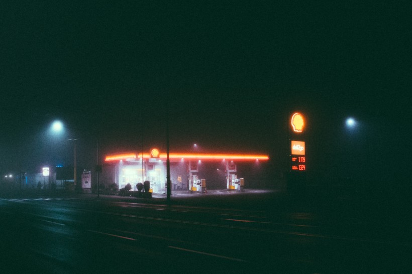 夜晚的加油站图片(10张)