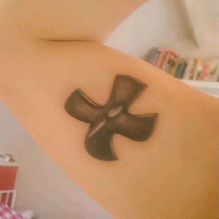 十字架纹身图案 10款宗教风格的十字架纹身图案