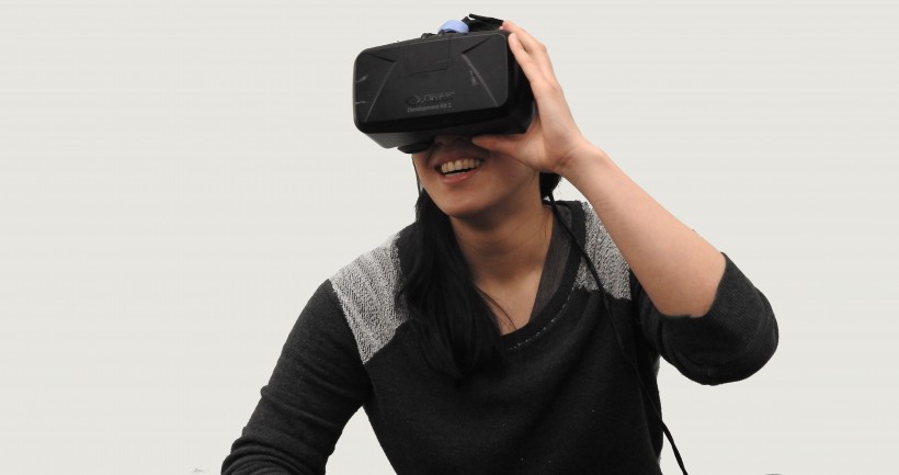 使用VR眼镜的人图片(10张)