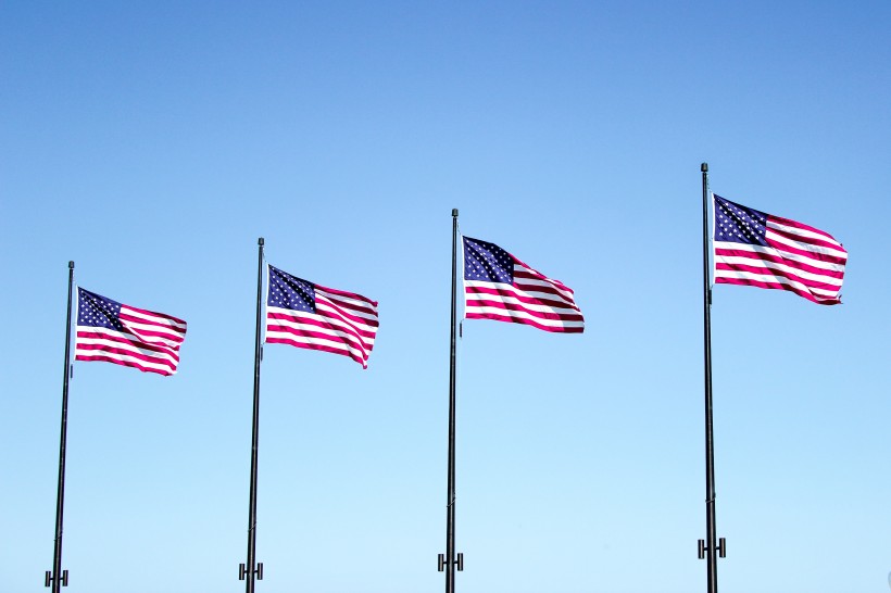 飘动的美国国旗图片(11张)