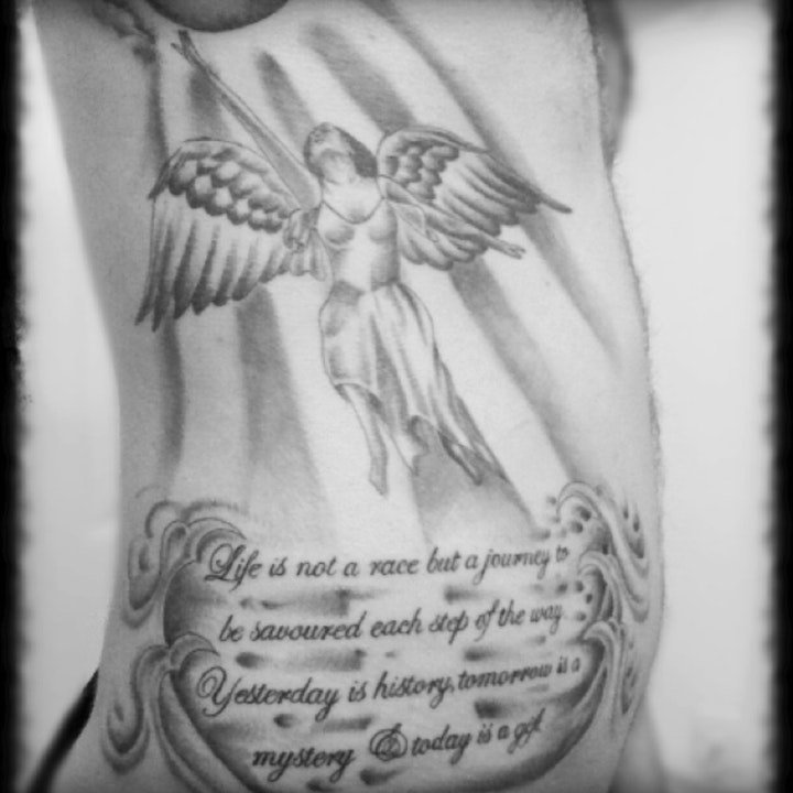 天使翅膀纹身图案 神秘黑灰色调的天使翅膀纹身图案