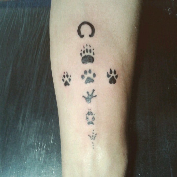 爪印纹身图案 10张黑色纹身可爱的狗爪子纹身图案