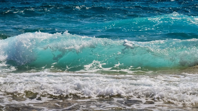 汹涌的海浪图片(12张)
