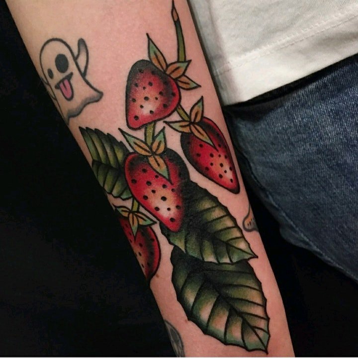 水果纹身小清新图片  酸甜可口的清新草莓纹身图案