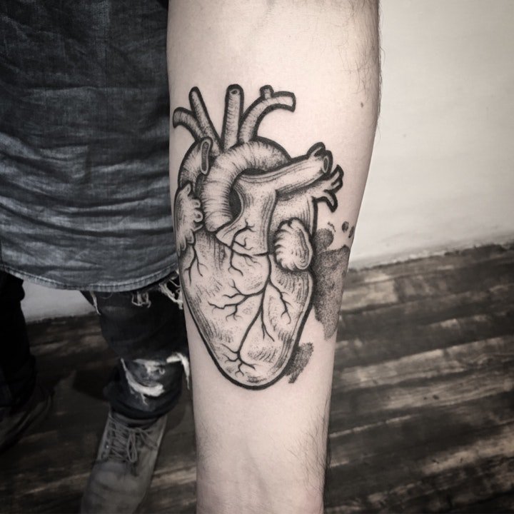 心脏纹身图案-另类且有个性的10张心脏纹身图案