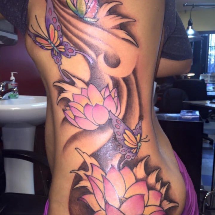 莲花纹身图案 10款多种风格的莲花纹身图案