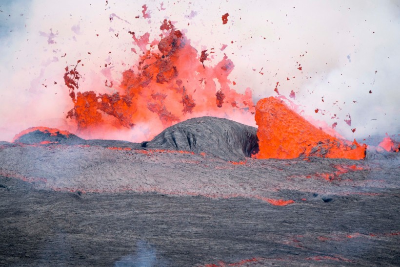 火山爆发的场面图片(10张)