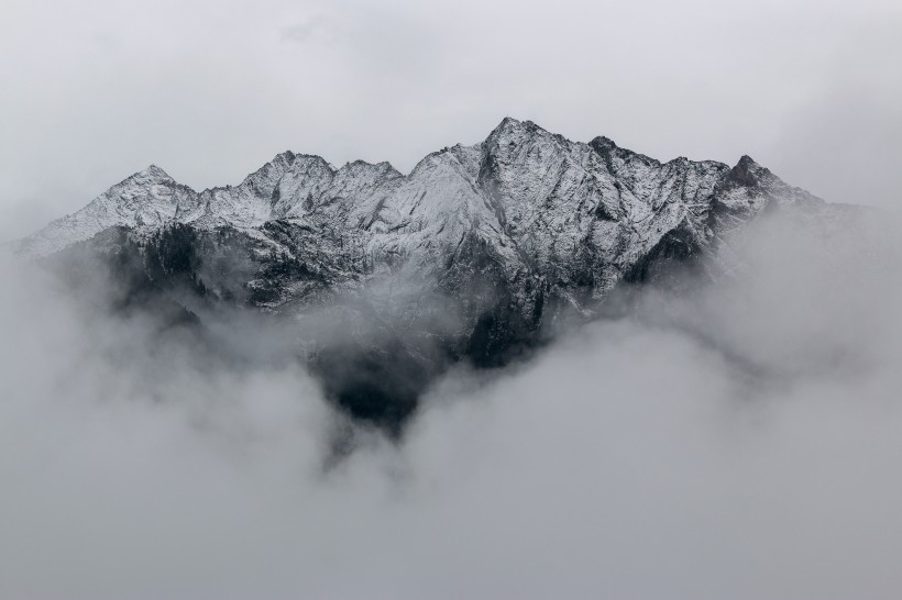 白雪皑皑的山脉图片(11张)