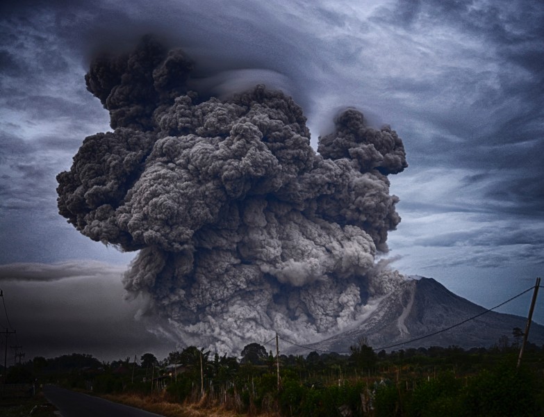 火山爆发的场面图片(10张)