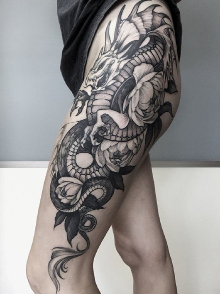 腿部纹身女 9组女性大腿侧部性感纹身作品图