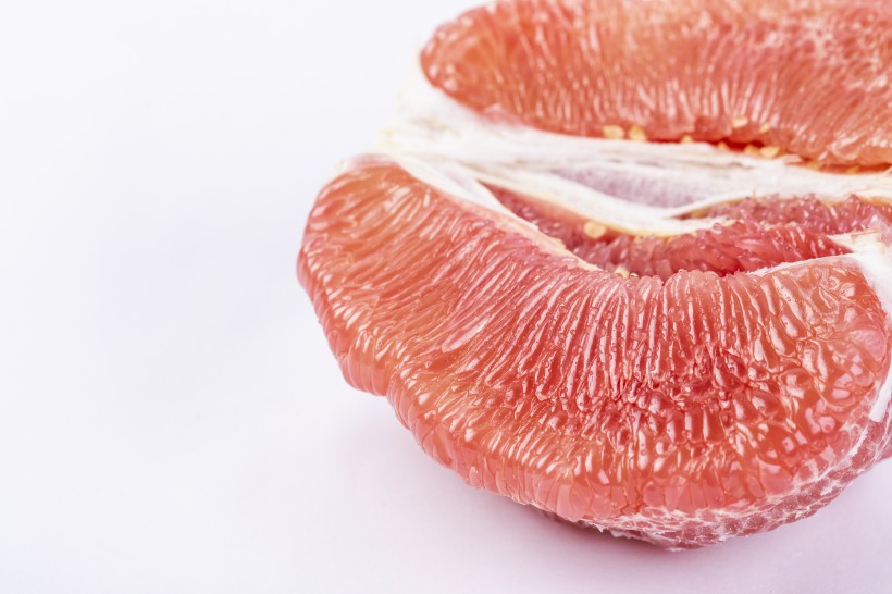 剥开的新鲜红心蜜柚图片(11张)