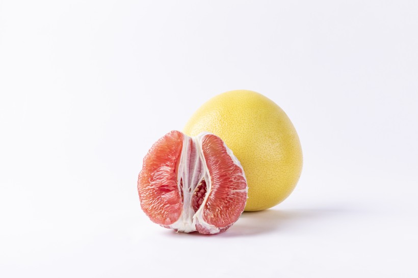 剥开的新鲜红心蜜柚图片(11张)