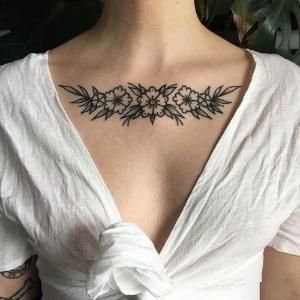 性感肩花纹身 适合女生的锁骨肩部花朵纹身图片