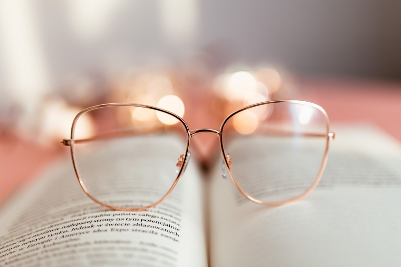 书本和眼镜的图片(12张)